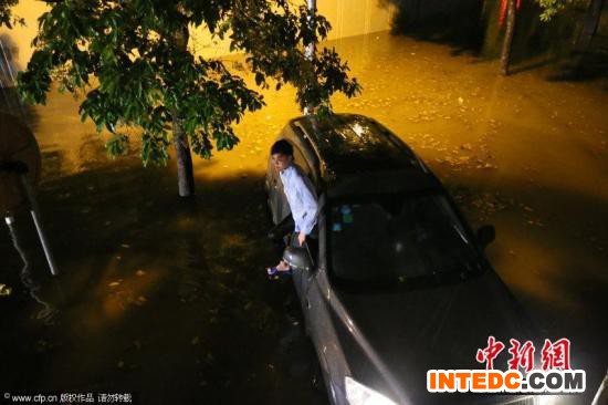 中国南方多地遭暴雨侵袭 广西近万人受灾(图)
