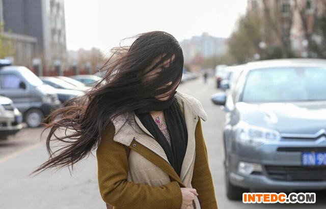 中东部大部地区出现大风降温天气 东北迎强降雪