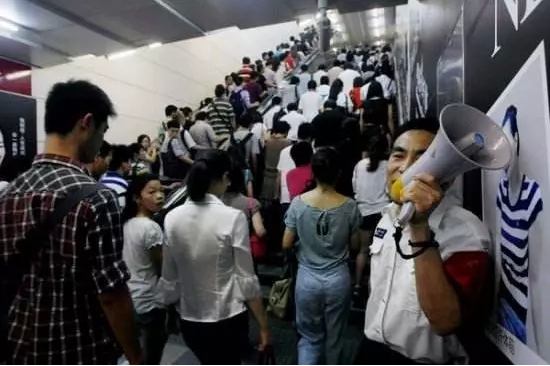 中国当代农村青年的迁徙路径：跃过"龙门"却难跃"农门"
